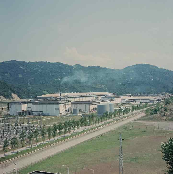 Aksu Mihaniki Odun Hamuru Tesisi ve Kâğıt Fabrikası üretime başlar.